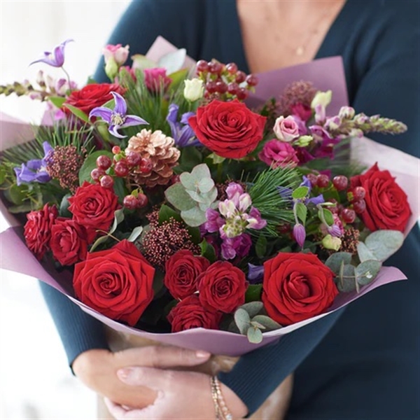 CHRISTMAS HANDTIED BOUQUET 